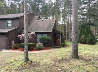 2 Arrow Wood Pl, Malta, NY 12020
