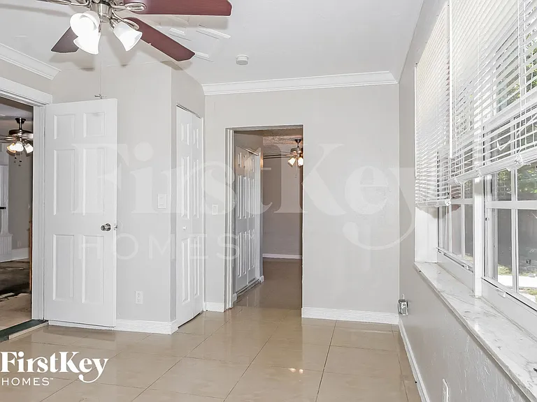 410 NE 26th Ave — Photo 10