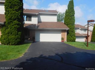 2243 N Long Lake Rd, Fenton, MI 48430