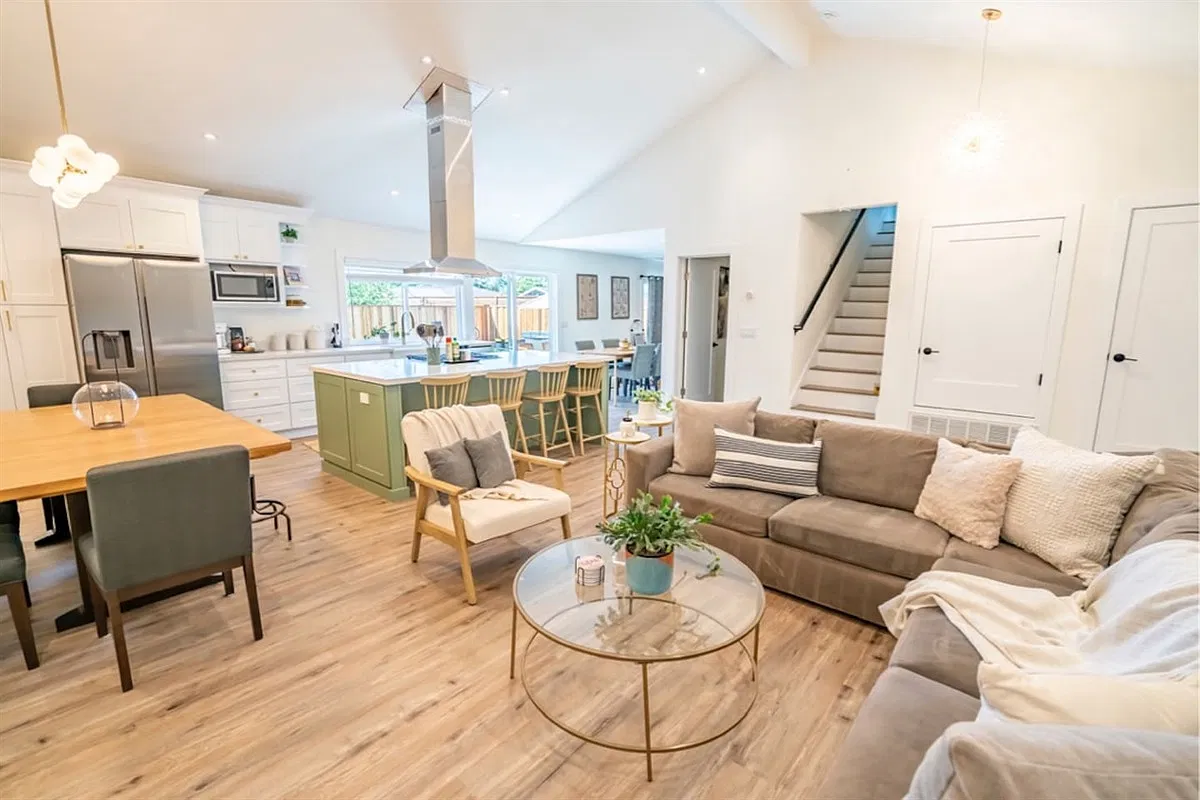 1655 San Vicente Ave — Photo 1