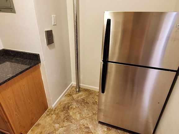 5th image of 124 Sherman Ave APT 8