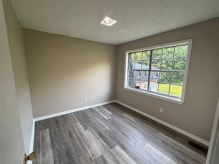 211 Avenue De Beau Beau #5 — Photo 9