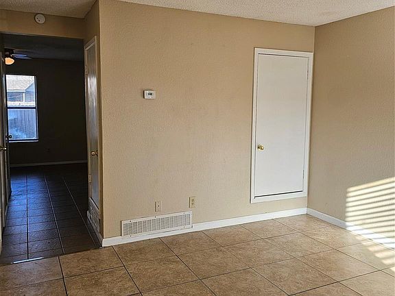 5th image of 805 Bluebonnet Dr APT C