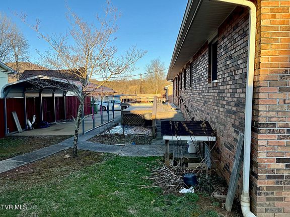3rd image of 121 Wallen St