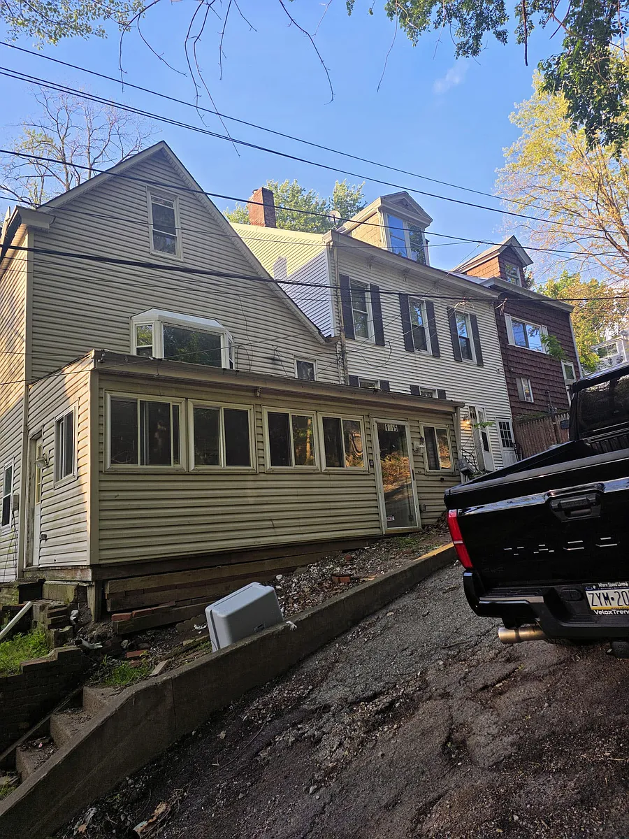 Building Photo - 1945 Pittview Ave