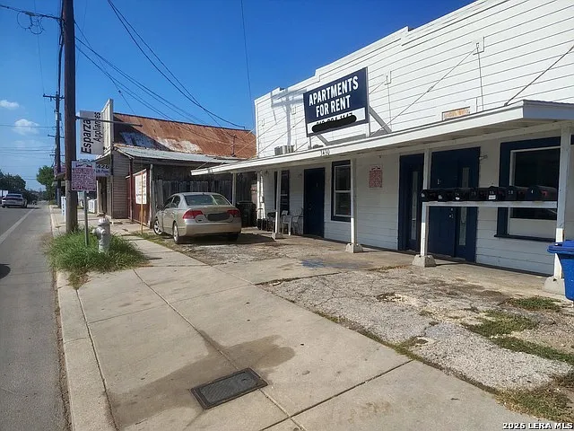 Studio, 1.0 bath, 2926 sqft, $1,000 — Photo 2