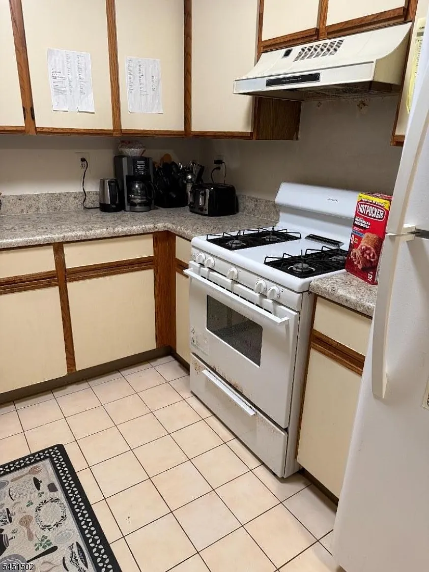 2 bed, 2.0 bath, $2,350 — Photo 2