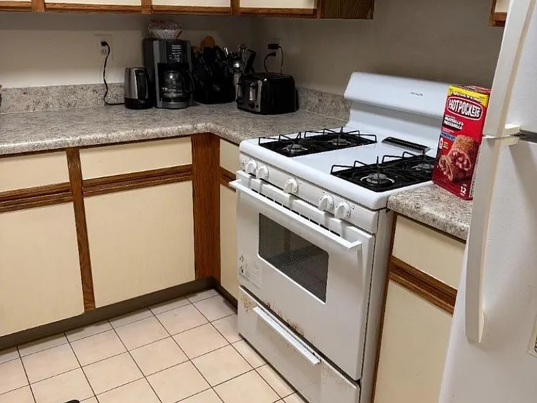 107 Stratford Pl — Photo 2