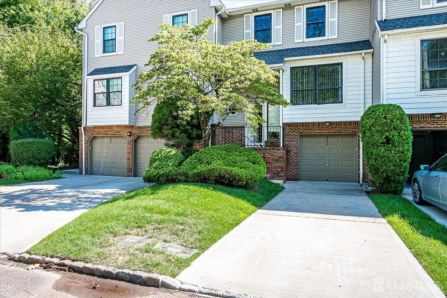 3 bed, 2.5 bath, 2520 sqft, $4,200 — Photo 4