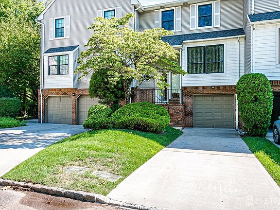4th image of 3902 Springbrook Dr