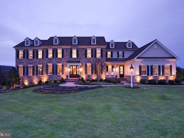 21 Hayhurst Dr, Newtown, PA 18940