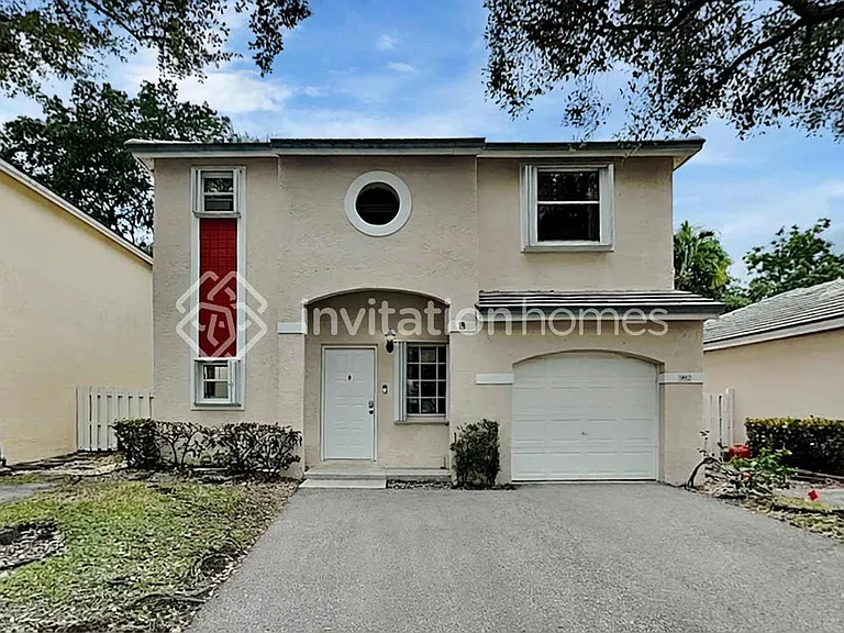 9912 NW 9th Ct — Photo 1