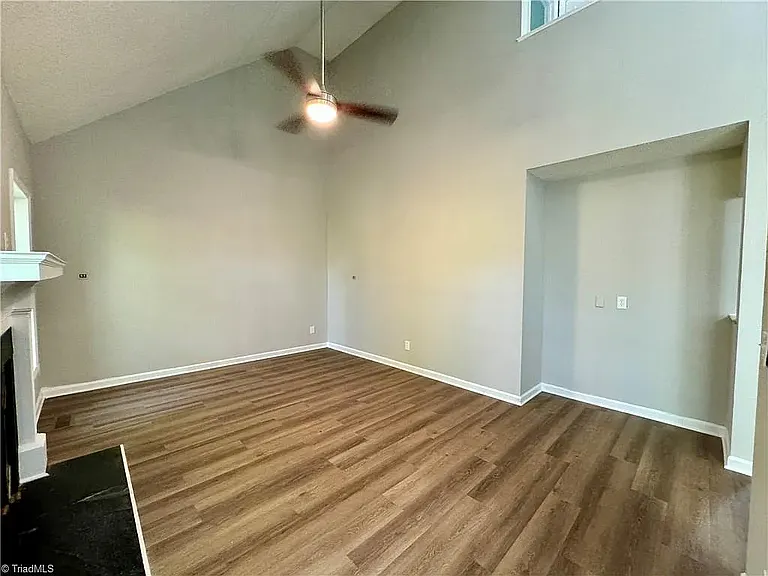 4019 Sherry Ct — Photo 13