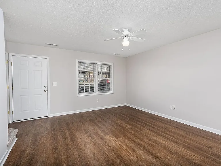 1009 Seth Drive — Photo 2