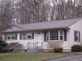 11 Oak Dr, North Stonington, CT 06359
