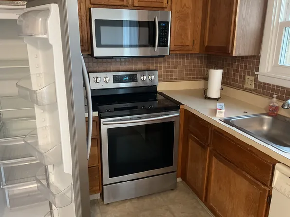 16 Lawton Rd APT 22, Manchester, CT 06042