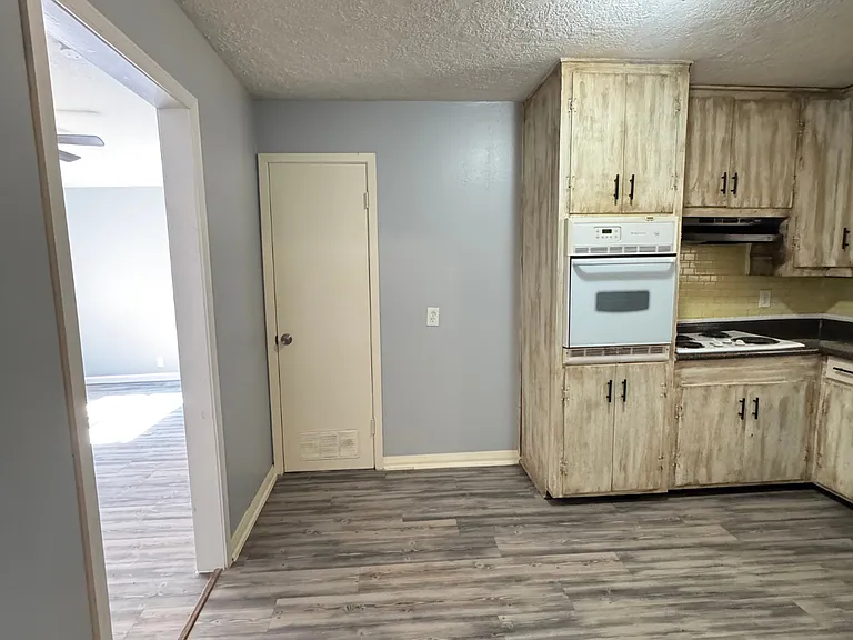 3270 Christopher St — Photo 8
