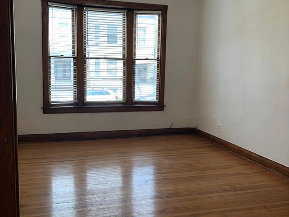 4th image of 3143 W Diversey Ave