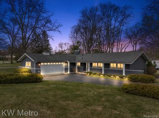 3393 Paddington Dr, Troy, MI 48084