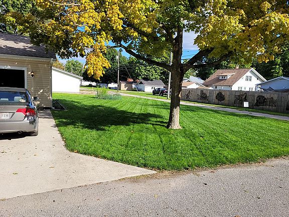 2nd image of 114 N Sherman St