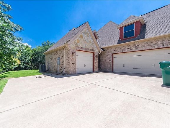 3rd image of 1305 Overlook Cir