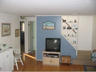 3rd image of 114 W Jeanette Ave