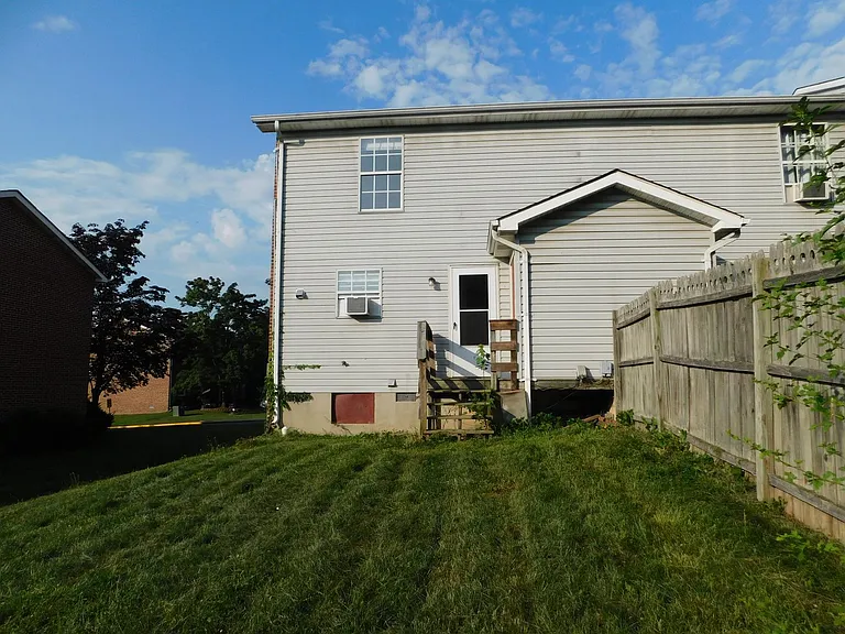 230 Waterford Ln — Photo 16