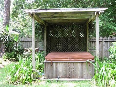 Hot Tub/Pergola