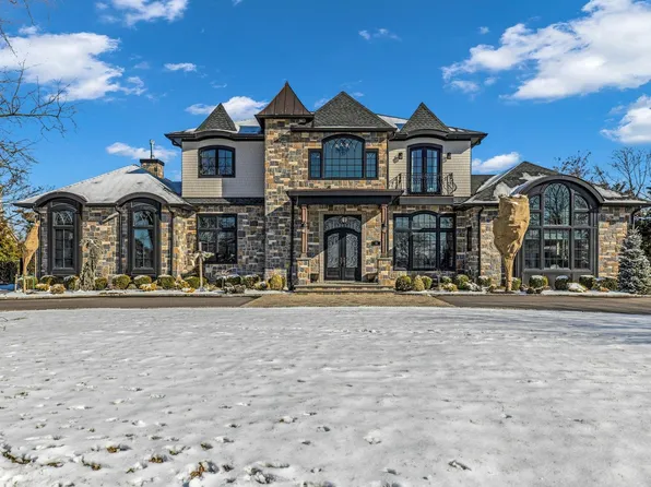 72 The Helm, East Islip, NY 11730