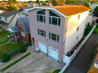 10 Halstead Ave, Wallington, NJ 07057