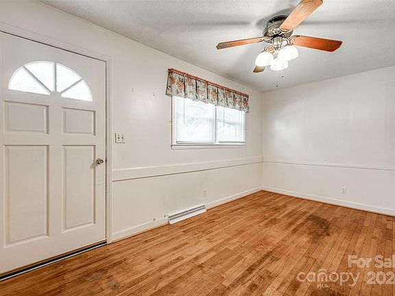 3rd image of 3224 Starrland Dr