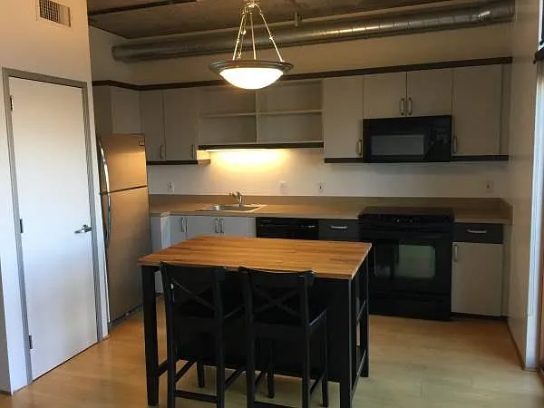 411 NW Flanders Street — Photo 2