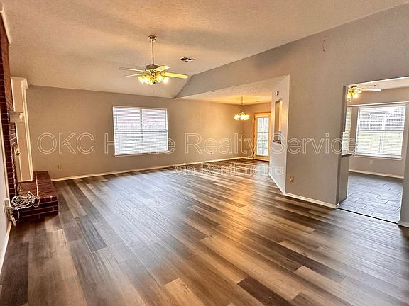 3rd image of 17316 Valley Crst