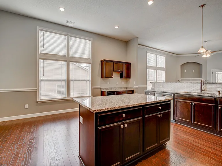 732 Shelburne Ln — Photo 11