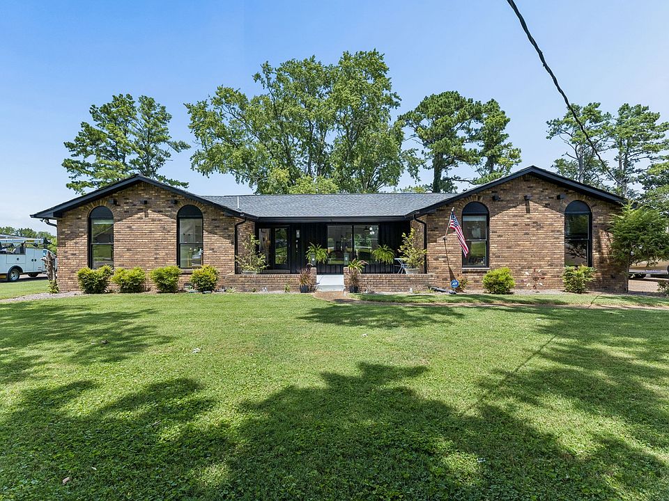 1st image of 146 Fairways Dr