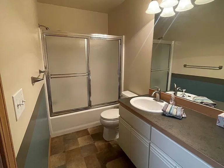 1721 Angela St — Photo 8