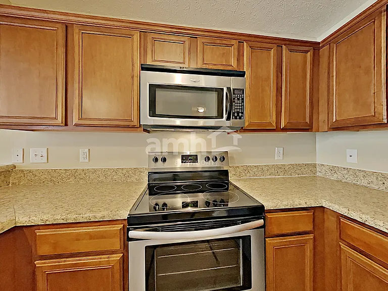 2053 Leefield Dr — Photo 4