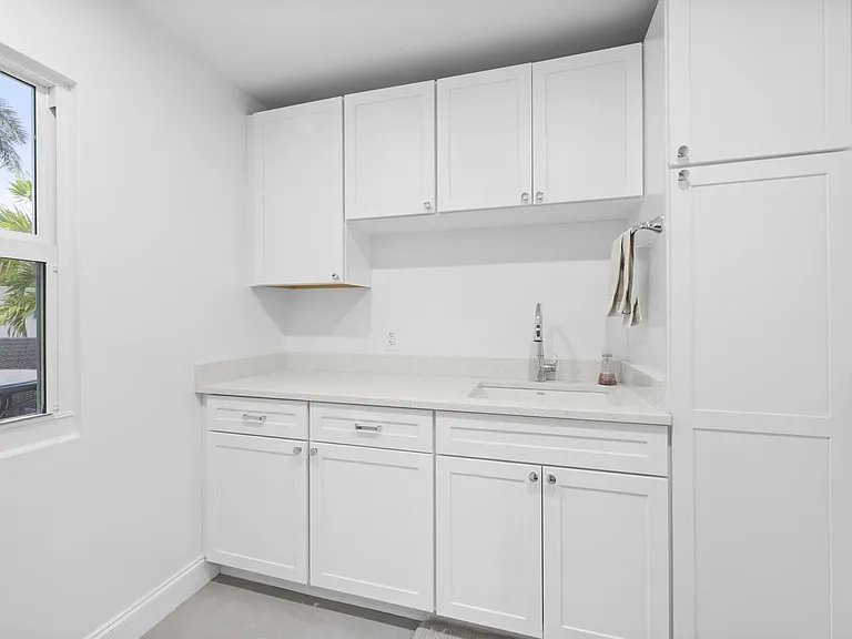 17235 Bay St — Photo 34
