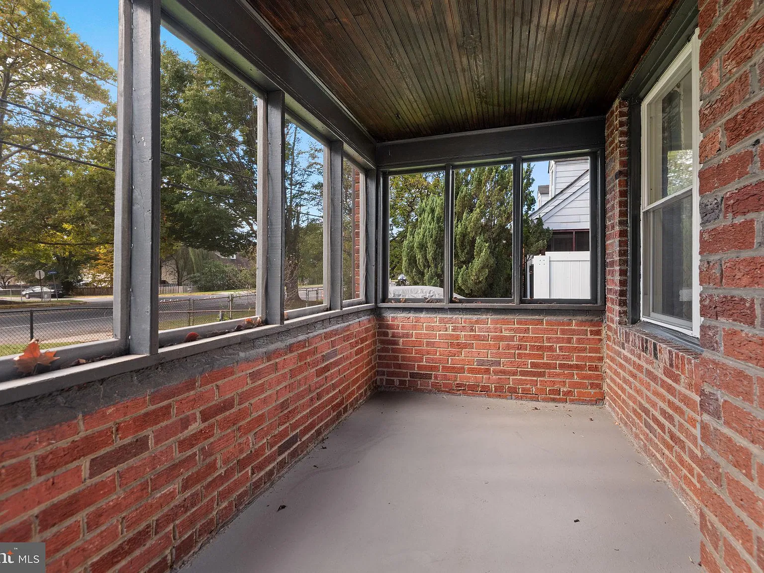 3 bed, 3.0 bath, 1978 sqft, $3,295 — Photo 3