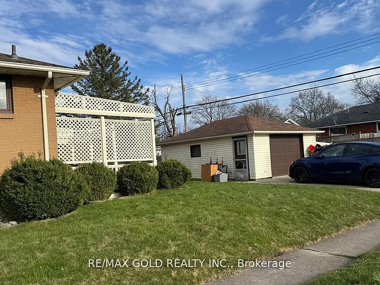 979 Wellington St — Photo 20