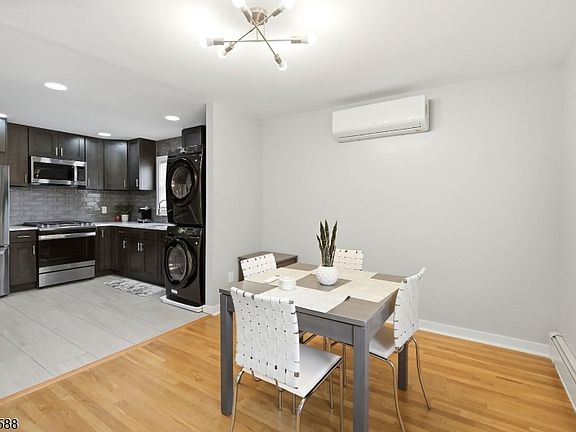 4th image of 19 Evelyn Ct Floor 2