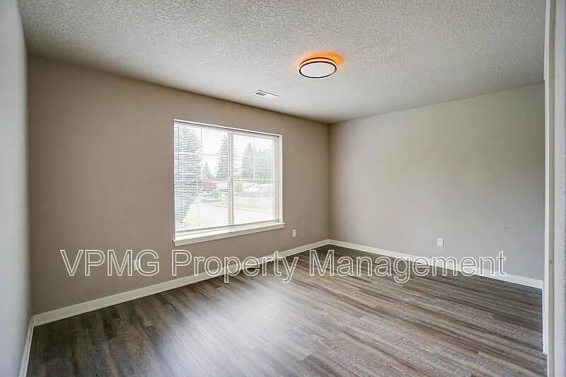 4 bed, 2.5 bath, 2028 sqft, $3,495 — Photo 2