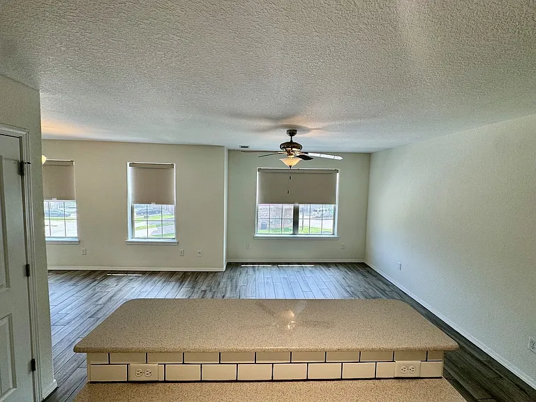 279 S Breakwater Ln — Photo 5