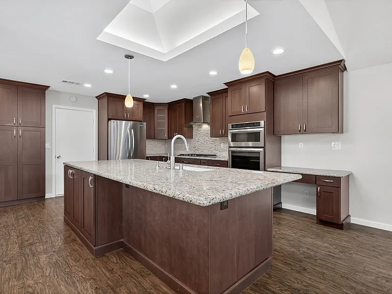899 Ebbets Dr — Photo 7