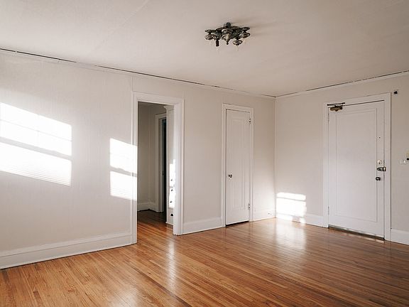 4th image of 2544 Harriet Ave APT B