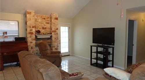 3rd image of 807 Clearwater Trl