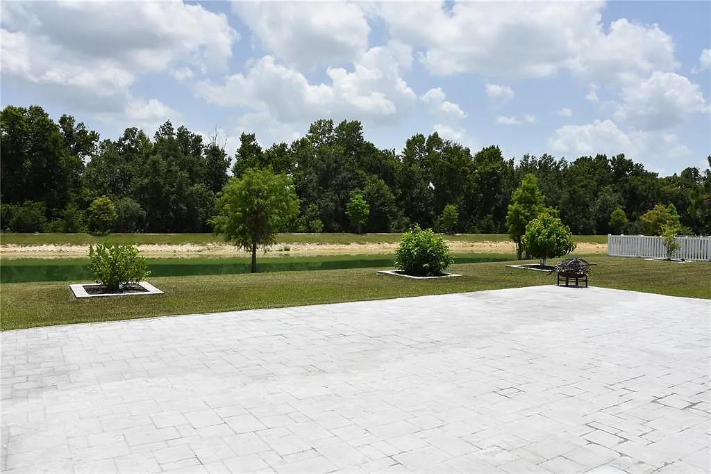 5 bed, 3.0 bath, 2601 sqft, $3,200 — Photo 3