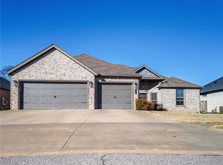 820 Bob Glen Cir, Centerton, AR 72719