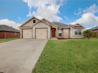 1413 Columbia Dr, Midlothian, TX 76065