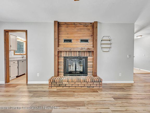 4th image of 1225 Sandhill Dr